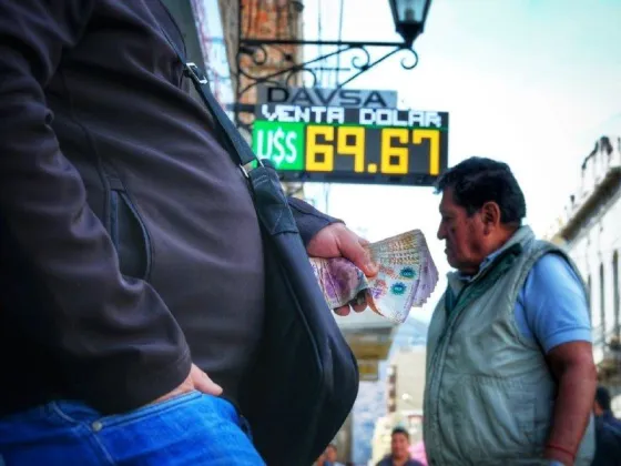 Arbolitos venden dólares con tope y advierten crispación en la calle
