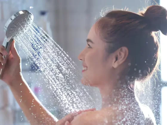 La parte del cuerpo que tenés que lavarte primero al bañarte, según los expertos en dermatología