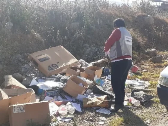 Se labró un acta de infracción a un vecino por arrojar residuos en la vía pública
