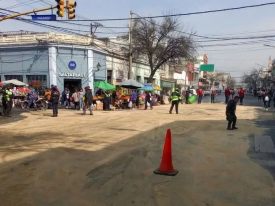 Derrame de aceite provoca bloqueo del tránsito en la avenida San Martín