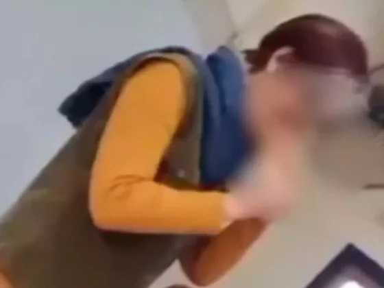 Enseñaron a los estudiantes a ponerse un preservativo con la boca