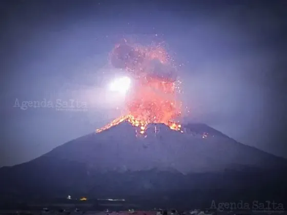 Continúa la alerta máxima y la evacuación por la erupción de un volcán en Japón
