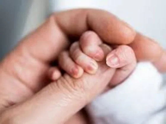 Detuvieron e imputaron a una madre por agredir físicamente a su beba