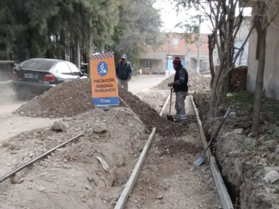 Construyen nuevo cordón cuneta en Villa María Esther