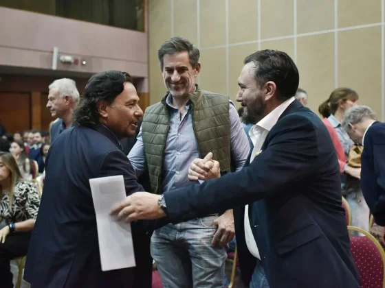 El gobernador Gustavo Sáenz encabezó el primer Foro Provincial de Carbono