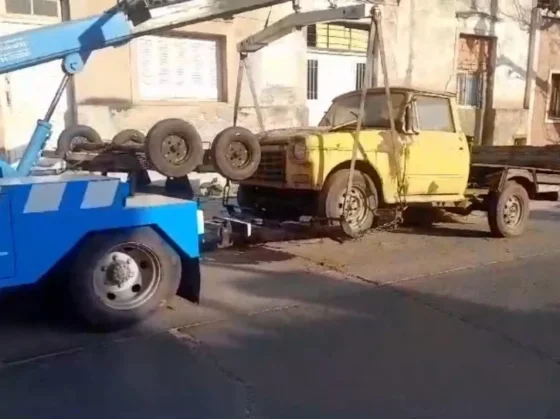 Se levantaron dos autos abandonados en el macrocentro de la ciudad
