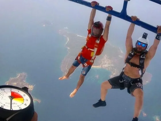 Paracaidistas argentinos rompieron el récord mundial con un salto nocturno desde la estratósfera