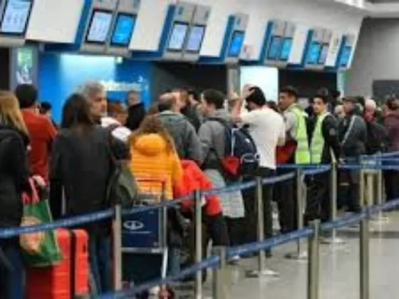 El paro de mañana de pilotos y tripulantes afectará a más de 300 vuelos y 37 mil pasajeros