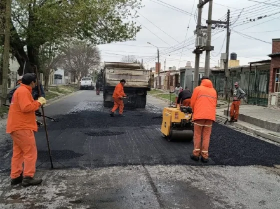 Se realizó tareas de arreglo de calles en el barrio El Tribuno
