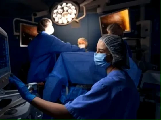 Una mujer descubrió que su marido médico le era infiel con una enfermera y filtró los WhatsApp eróticos