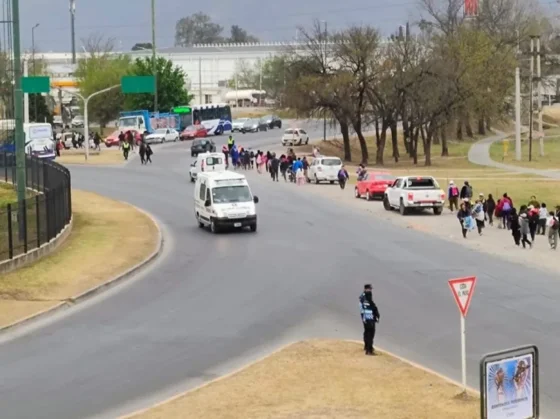 Changuito salteño que venía peregrinando sufrió un accidente llegando a la rotonda de Limanche