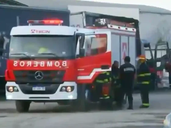 Se incendiaron dos camiones en el Parque Industrial