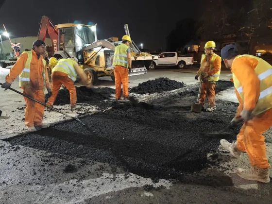 La Municipalidad de Salta efectuó bacheo nocturno en Entre Ríos y Bolívar