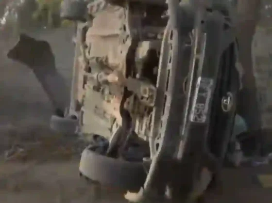 Salteño perdió el control, dio varios tumbos y se estrelló contra un árbol