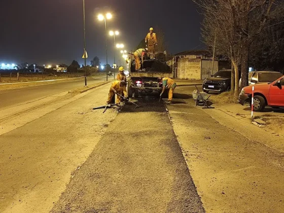 Ejecutaron bacheo nocturno en la calle Mariano Moreno