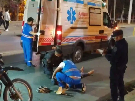 Motociclista terminó con politraumatismo varios luego de chocar contra un remís
