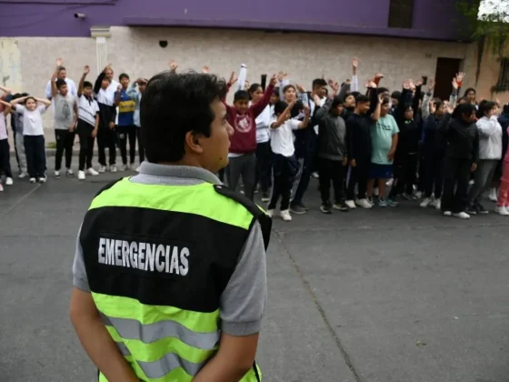 Se realizó un simulacro de sismo en la escuela Armada Argentina