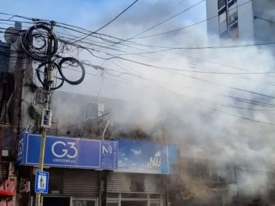Incendio en Once: se prendió fuego un cotillón y hay al menos 9 personas con atención médica