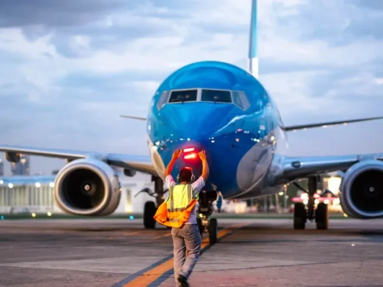 El Gobierno acelera con la privatización de Aerolíneas en medio del paro lanzado para el 17 de octubre