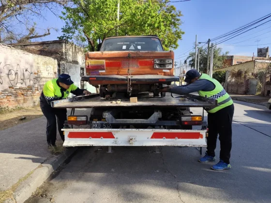 Continúa el levantamiento de vehículos abandonados