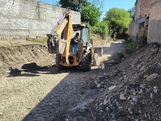 Continúa el acondicionamiento del canal Tinkunaku en barrio Autódromo
