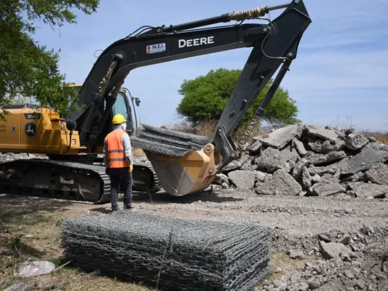 Avanza el revestimiento del canal pluvial del río Ancho