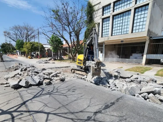 Ejecutan obras de hormigonado en el barrio Parque General Belgrano