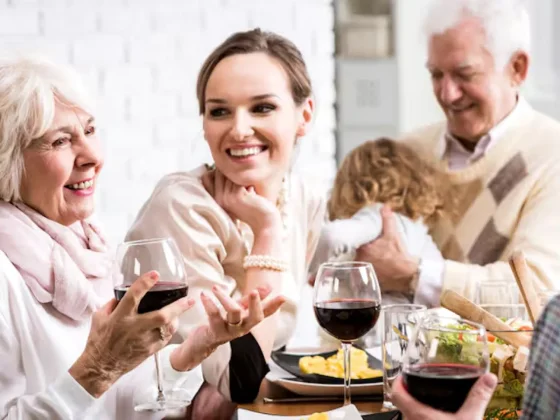 ¿Cuánto tiempo hay que esperar antes de presentar a tu pareja a la familia, según los expertos?