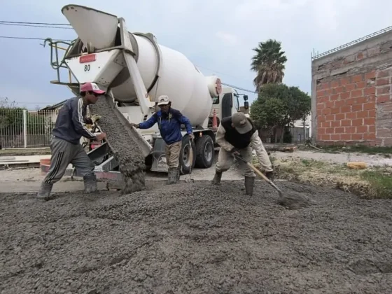 Continúan las obras de hormigonado en el barrio Los Ceibos