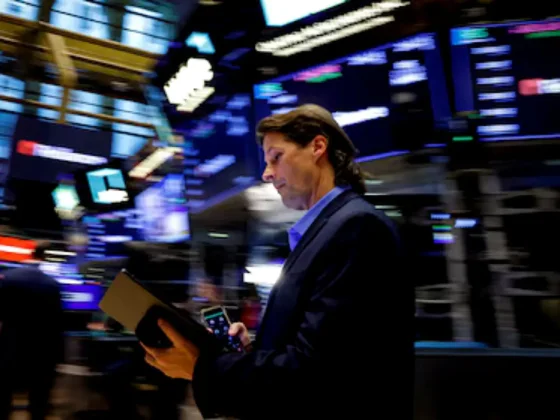 Suben los bonos y el riesgo país perfora los 1.200 puntos por primera vez desde abril