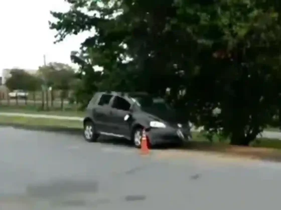 Chocó y volcó en Av. Paraguay, a la altura de la rotonda de Limache