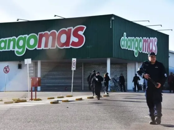 San Juan: detuvieron a 10 personas por un intento de saqueo en un supermercado