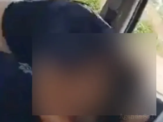 Dos policías salteños fueron descubiertos dándose amor en un auto