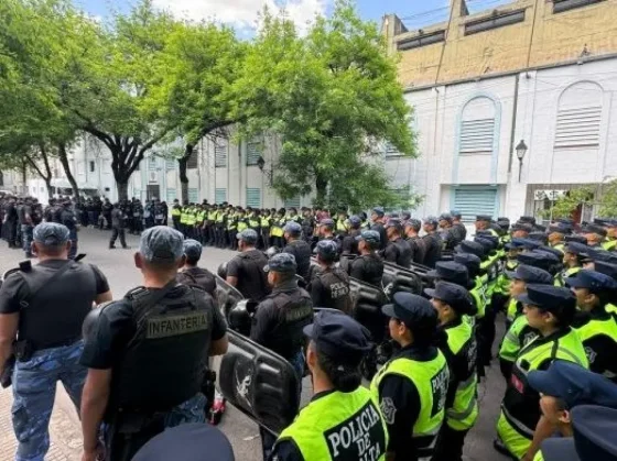 La policía brindó seguridad a más de 3000 personas en el estadio Gigante del Norte