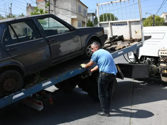 Levantamiento de vehículos: se retiraron dos autos abandonados