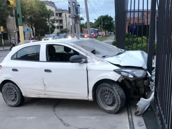 Salteño se durmió y terminó estrellado en una reja