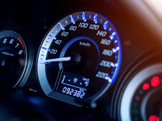 No lo sabías: por qué la velocidad que marca un auto no es la real