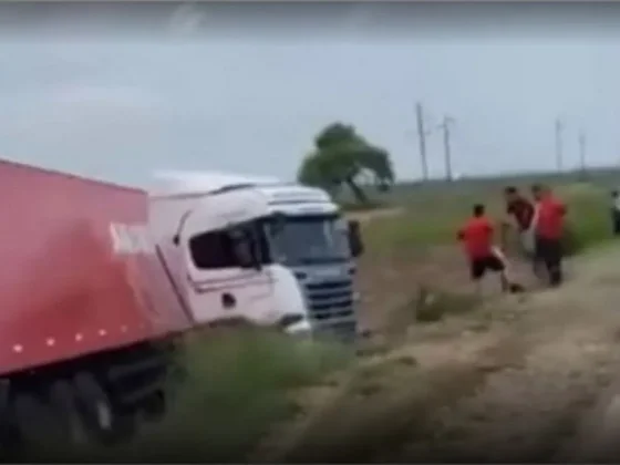 Pichanal: Camión chocó de frente con un auto y hay un muerto