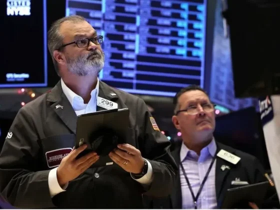 El riesgo país quedó en su nivel más bajo desde 2019 y las acciones argentinas subieron hasta 9%