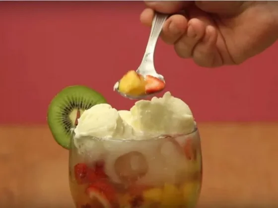 Frutas en fiesta: la receta ideal para una copa refrescante y poder disfrutar