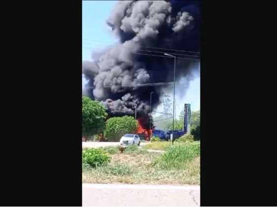 Gral Güemes: Se produjo un gran incendio que arrasó con varios colectivos