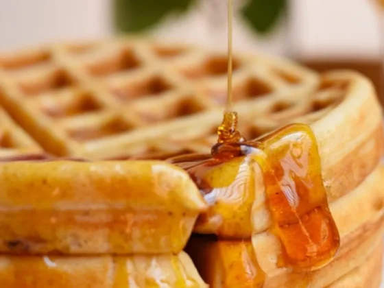 Cómo hacer Waffles caseros: la receta fácil en la sartén, esponjosa y crujiente