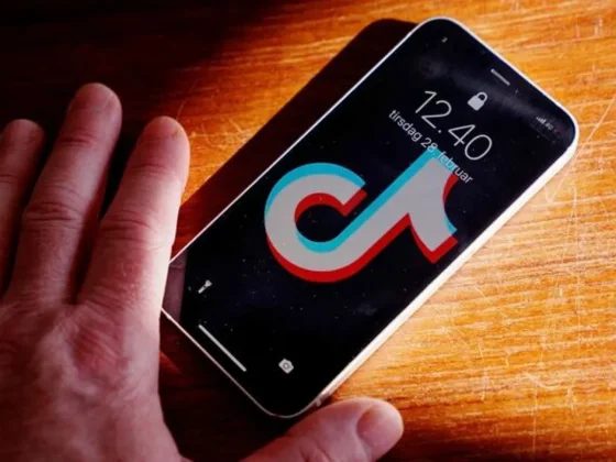 Siete familias acusan a TikTok por el suicidio de dos adolescentes de 15 años