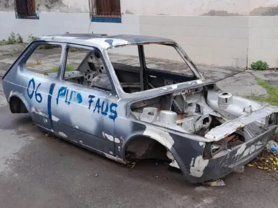 Levantaron un auto abandonado en barrio Ceferino