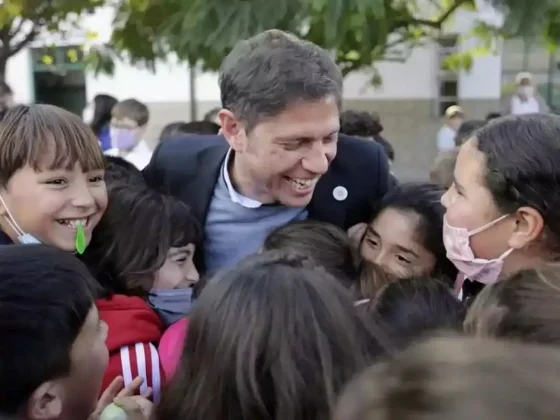 Porno en las escuelas bonaerenses: Kicillof vuelve a enviar libros con sexo explícito