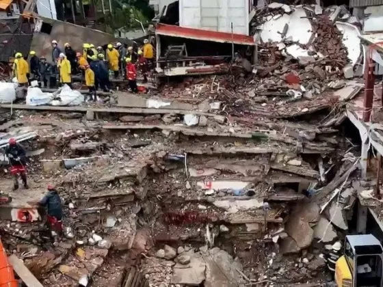 Encontraron otros tres cuerpos entre los escombros y ya son siete las víctimas por el colapso del hotel