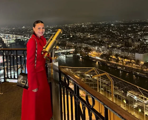 Soltera y sin apuros, Pampita se roba todas las miradas en París