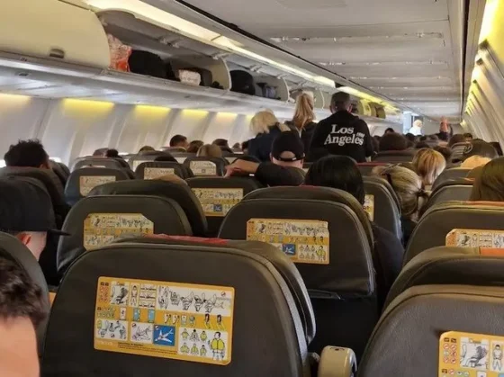 Demoras, cancelaciones y  pasajeros atrapados en un avión por paro de los gremios en Aeroparque