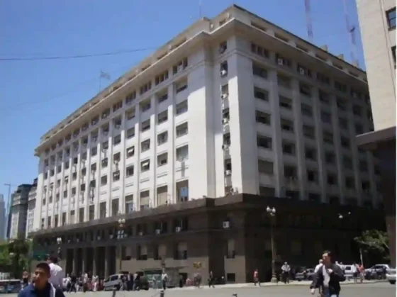 Octubre cerró con superávit financiero