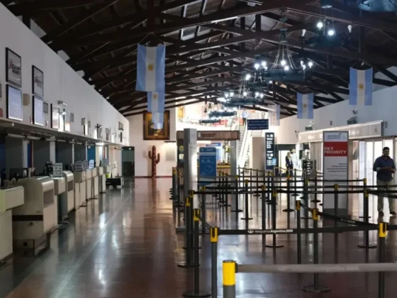 Último momento: Evacuaron el aeropuerto de Salta por un bolso sospechoso que activó el protocolo de seguridad